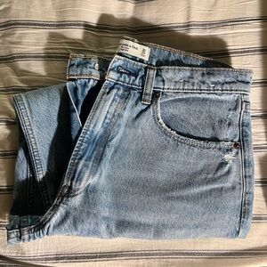 Abercrombie “the Loose, high rise” denim in medium wash - 30/10 Short